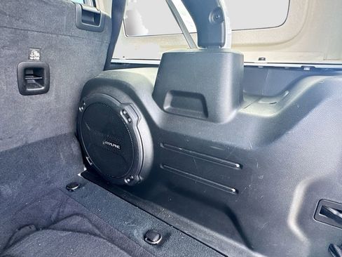 Used 2023 Jeep Wrangler Unlimited Sahara AWD/4WD image 30