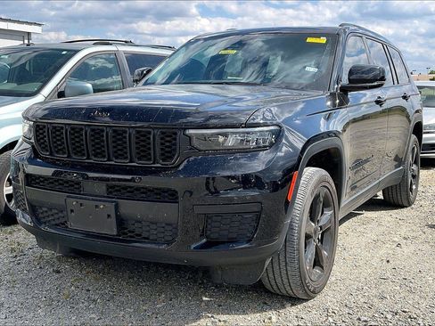 Used 2024 Jeep Grand Cherokee L Laredo image 2