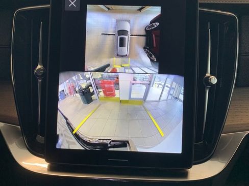 Used 2025 Volvo XC90 B6 Plus AWD/4WD image 7