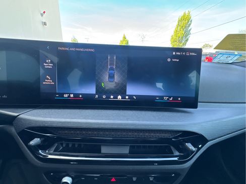 Certified 2025 BMW 330i xDrive Sedan w/ Convenience Package AWD/4WD image 18