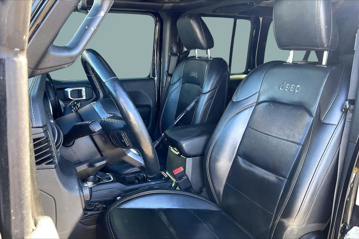 Used 2019 Jeep Wrangler Unlimited Sahara w/ Quick Order Package 24M Moab AWD/4WD image 24