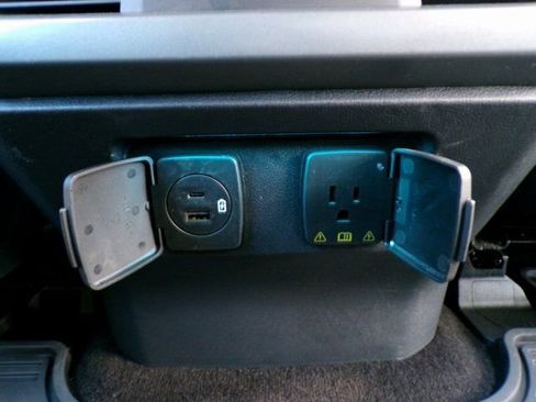 Used 2022 Ford F150 Lariat image 13