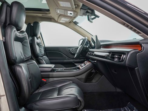 Used 2020 Lincoln Aviator Reserve w/ Equipment Group 202A image 11