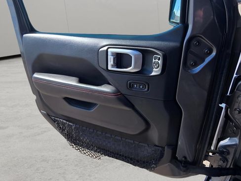 Used 2018 Jeep Wrangler Unlimited Rubicon w/ Dual Top Group AWD/4WD image 24