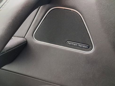 Used 2017 Maserati Levante Q4 AWD Premium image 12