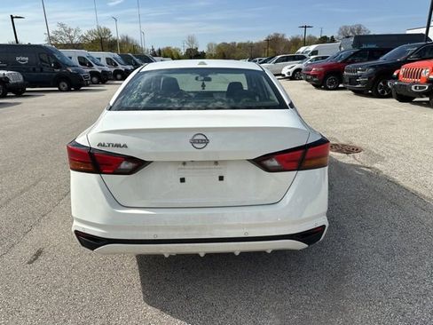 Used 2025 Nissan Altima 2.5 SV FWD image 6