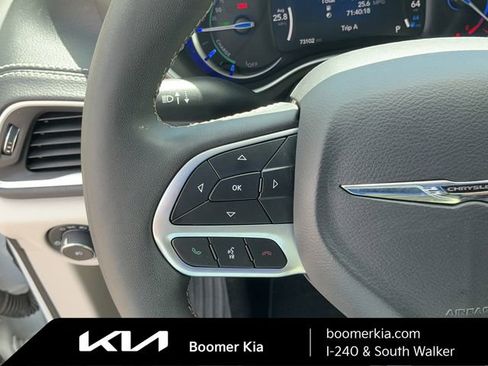 Used 2023 Chrysler Pacifica Touring-L FWD image 20