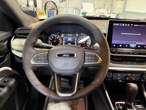 Used 2024 Jeep Compass Limited AWD/4WD image 8