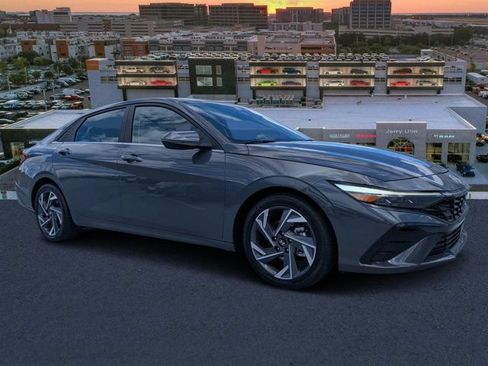 Used 2025 Hyundai Elantra Limited FWD image 1