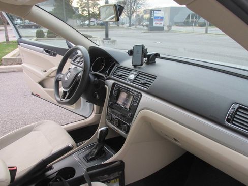 Used 2017 Volkswagen Passat 1.8T S image 15