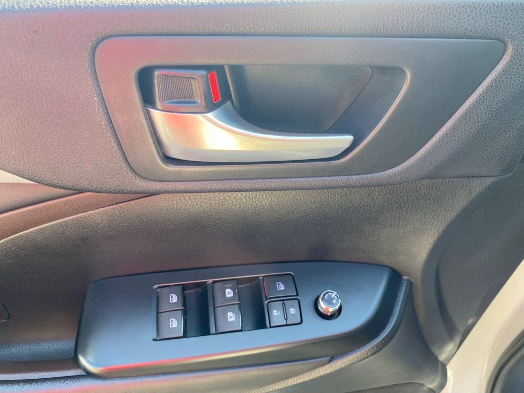 Used 2016 Toyota Highlander XLE FWD image 19