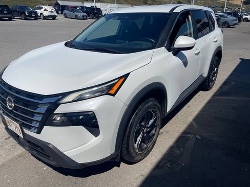 Certified 2025 Nissan Rogue SV FWD image 1