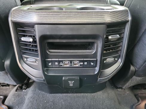 Used 2020 RAM 1500 Limited w/ Black Appearance Package AWD/4WD image 11