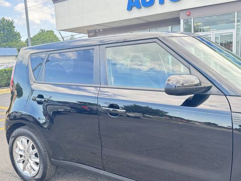 Used 2014 Kia Soul FWD image 9