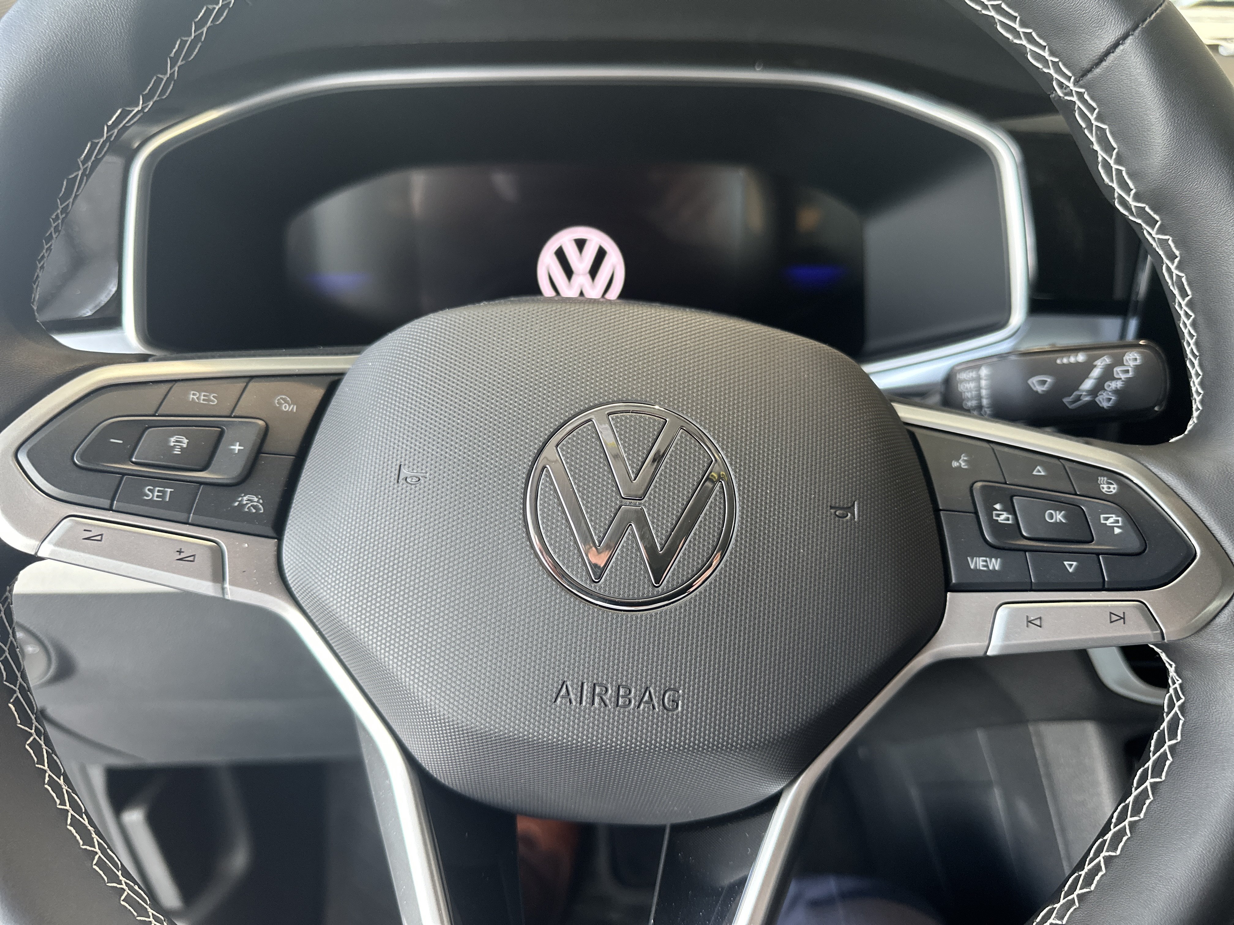 New 2025 Volkswagen Taos SE AWD/4WD image 6