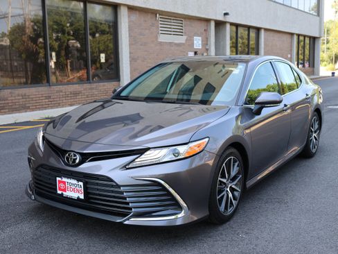 Used 2022 Toyota Camry XLE FWD image 10