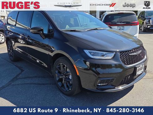 New 2026 Chrysler Pacifica Limited w/ S Appearance Package image 1