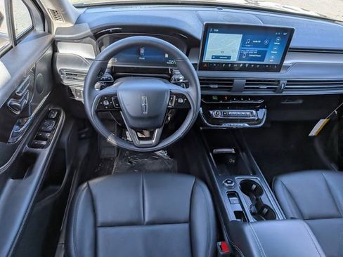 New 2026 Lincoln Corsair Premiere image 14