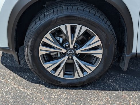 Used 2023 Nissan Rogue SV AWD/4WD image 15