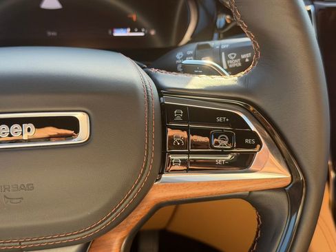 New 2025 Jeep Grand Cherokee Summit AWD/4WD image 21