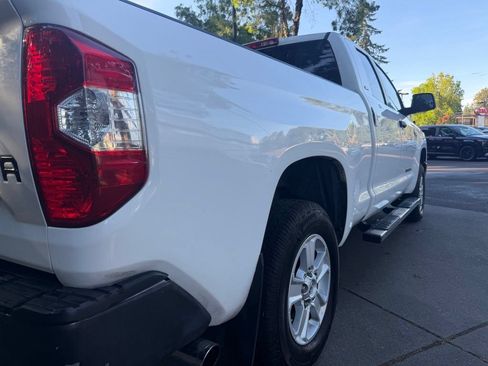 Used 2018 Toyota Tundra SR5 w/ SR5 Upgrade Package AWD/4WD image 4