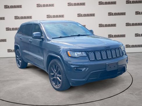 Used 2018 Jeep Grand Cherokee Altitude AWD/4WD image 2