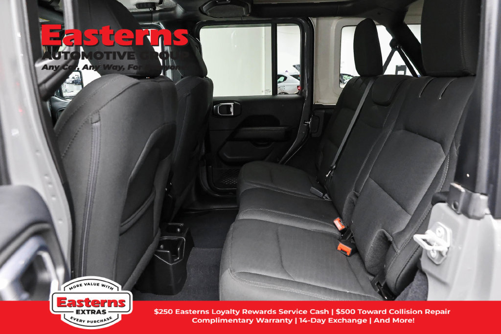 Used 2018 Jeep Wrangler Unlimited Sahara AWD/4WD image 21