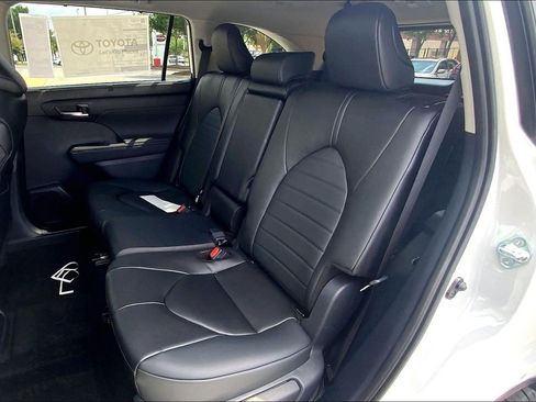 New 2026 Toyota Highlander XLE AWD/4WD image 13