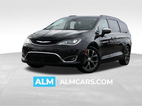 Used 2017 Chrysler Pacifica Limited image 1