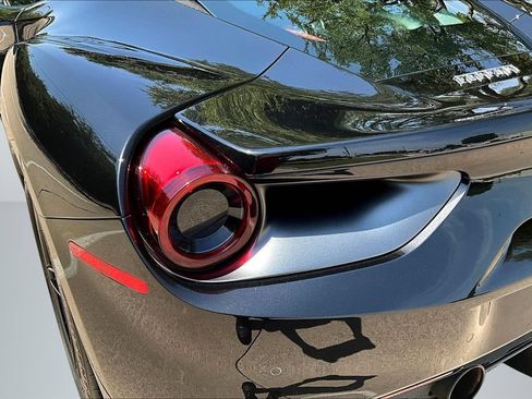Used 2019 Ferrari 488 GTB RWD image 20