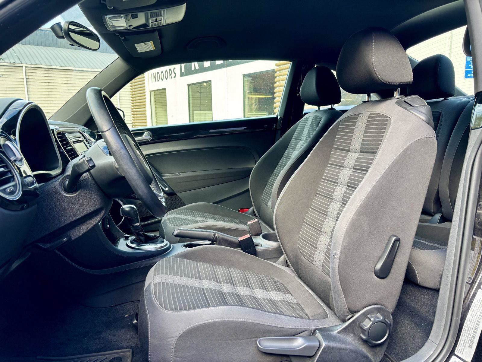 Used 2012 Volkswagen Beetle Launch Edition FWD image 9