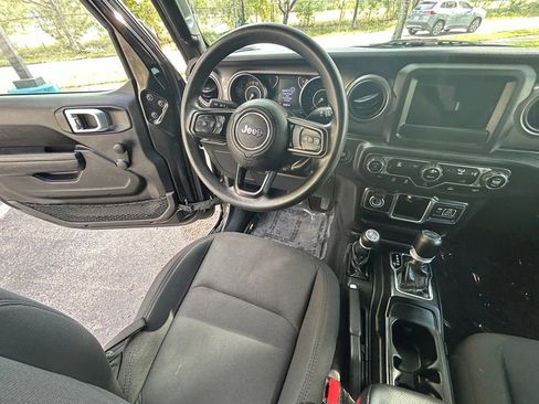 Used 2022 Jeep Wrangler Sport AWD/4WD image 9