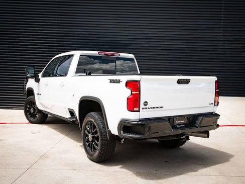 Used 2025 Chevrolet Silverado 2500 LTZ w/ LTZ Plus Package AWD/4WD image 3