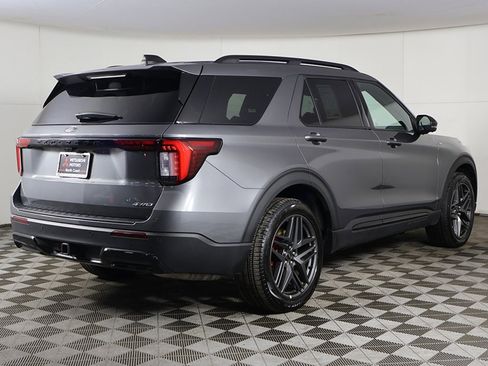 Used 2025 Ford Explorer ST-Line w/ ST-Line Street Pack image 11