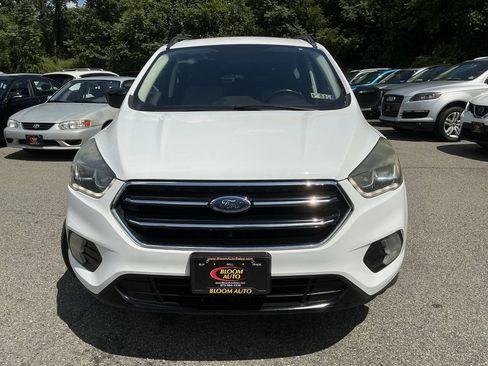 Used 2017 Ford Escape SE w/ Equipment Group 201A AWD/4WD image 2