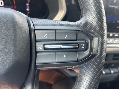 Used 2023 Chevrolet Colorado Trail Boss AWD/4WD image 28