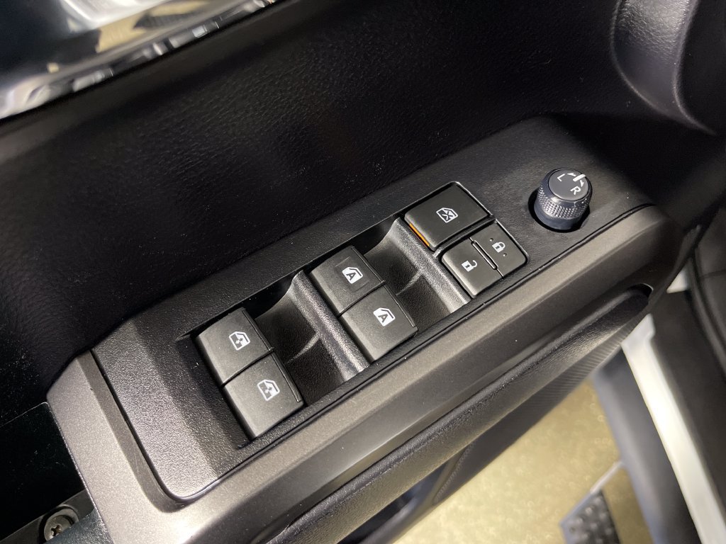 Used 2020 Toyota Tacoma TRD Sport w/ TRD Premium Sport Package AWD/4WD image 16
