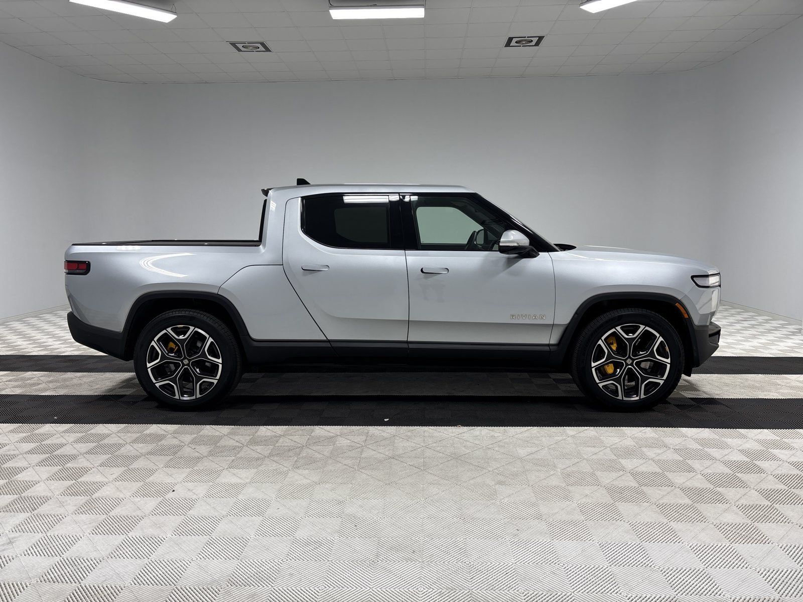 Used 2022 Rivian R1T Launch Edition AWD/4WD image 6