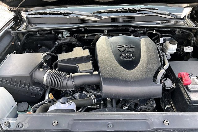 Used 2022 Toyota Tacoma SR AWD/4WD image 28