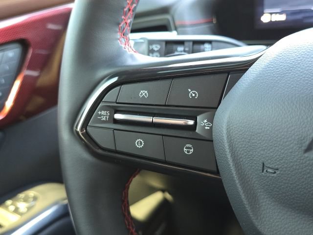 Used 2025 Chevrolet Traverse RS FWD image 41