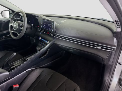 Used 2021 Hyundai Elantra SEL image 30