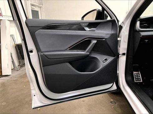 New 2026 Volkswagen Tiguan SE R-Line image 24