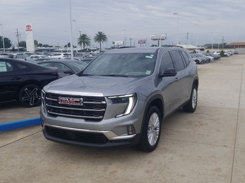 Used 2024 GMC Acadia Elevation FWD image 3