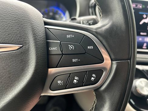 Used 2022 Chrysler Pacifica Touring-L AWD/4WD image 30