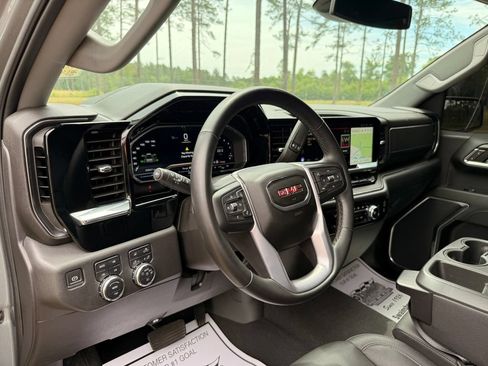 Used 2023 GMC Sierra 1500 SLT w/ X31 Off-Road Package AWD/4WD image 15