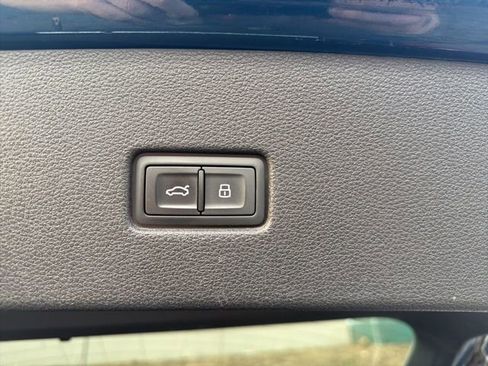 Used 2019 Audi Q8 Prestige image 26