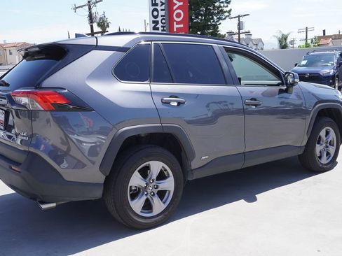 Used 2022 Toyota RAV4 XLE AWD/4WD image 6