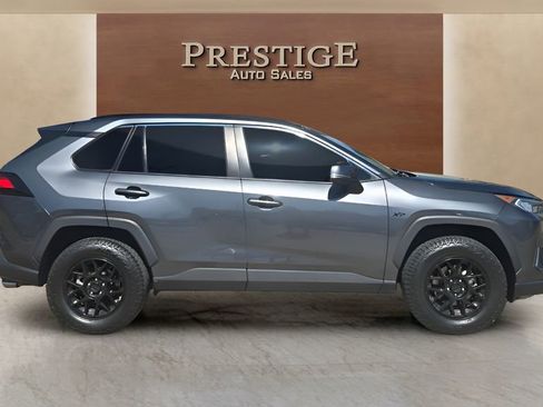 Used 2021 Toyota RAV4 XLE image 12