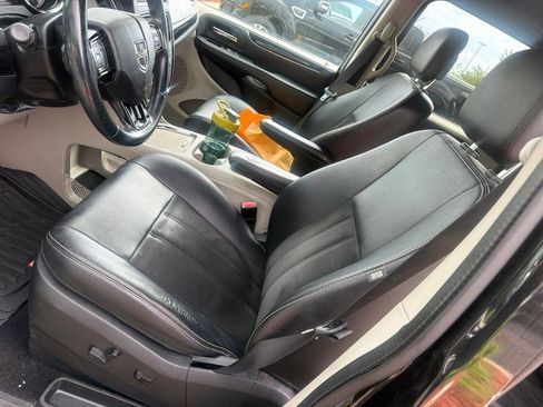 Used 2019 Dodge Grand Caravan SXT FWD image 3