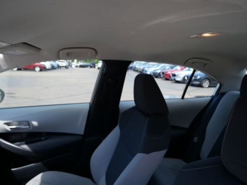 Used 2021 Toyota Corolla LE FWD image 11